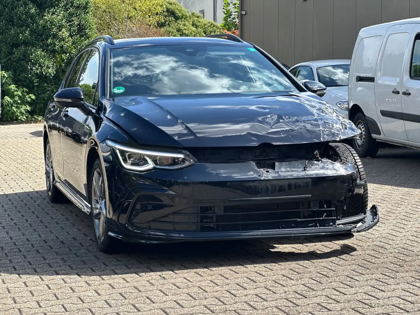 Volkswagen Golf 1.0 eTSI DSG Variant R Line IQ-LIGHT LED Schwarz - 2