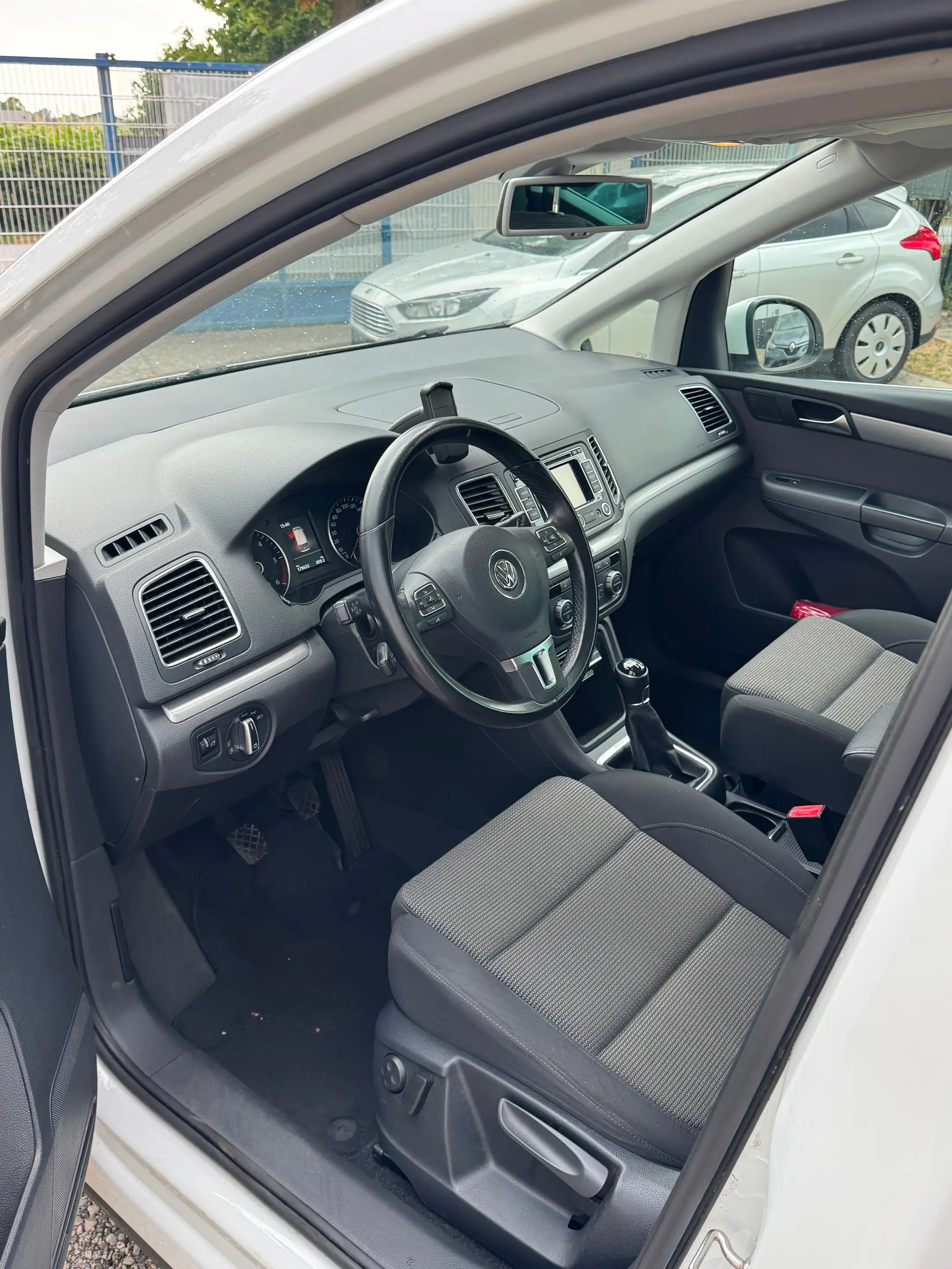 Volkswagen Sharan Trendline BMT — photo 9