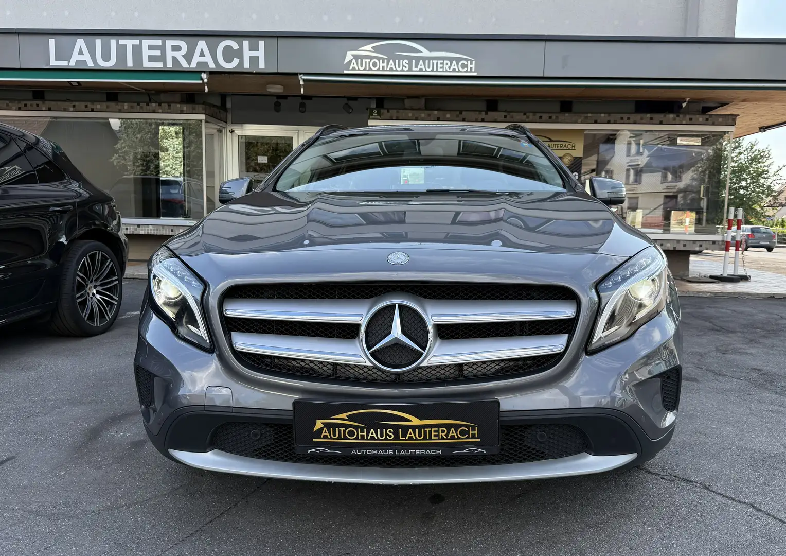 Mercedes-Benz GLA 180 GLA 180d Aut. *AHK *XENON *KAMERA *NAVI *TEMPOMAT Grau - 2