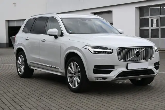 Volvo XC90 view 8