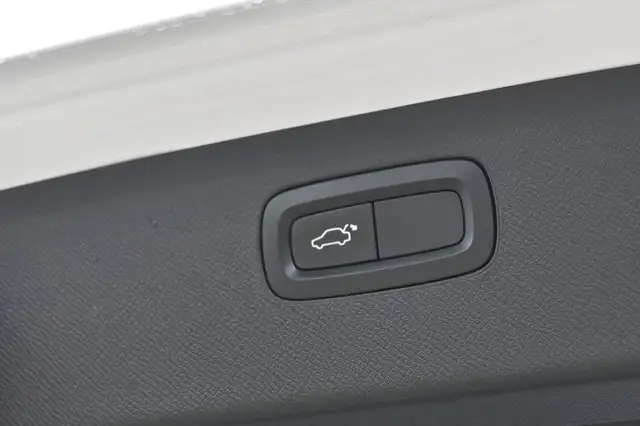 Volvo XC90 view 12