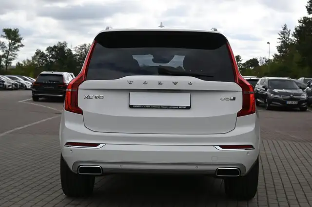 Volvo XC90 view 5