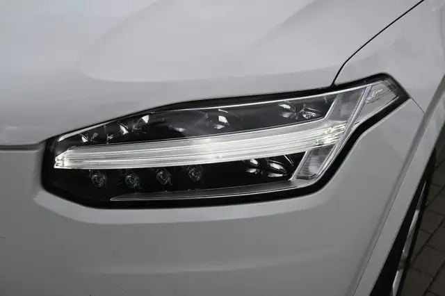 Volvo XC90 view 10