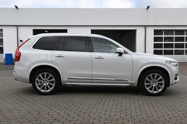 Volvo XC90 view 7