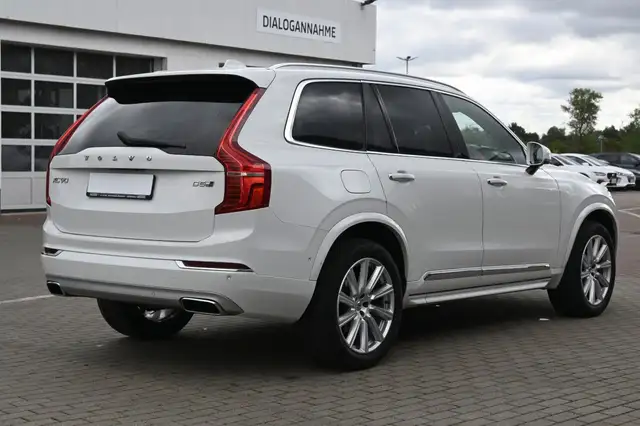 Volvo XC90 view 6