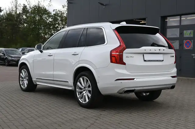 Volvo XC90 view 4