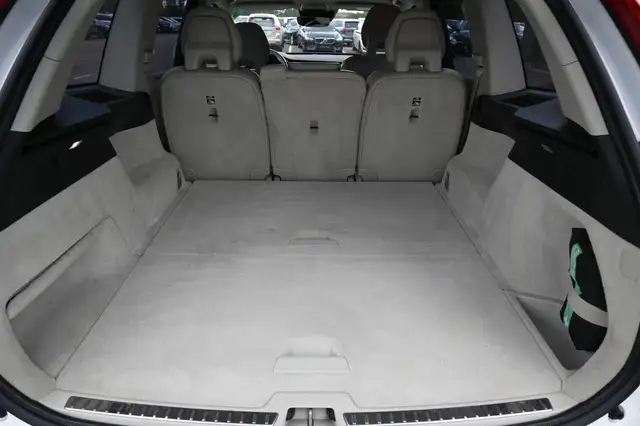 Volvo XC90 view 11