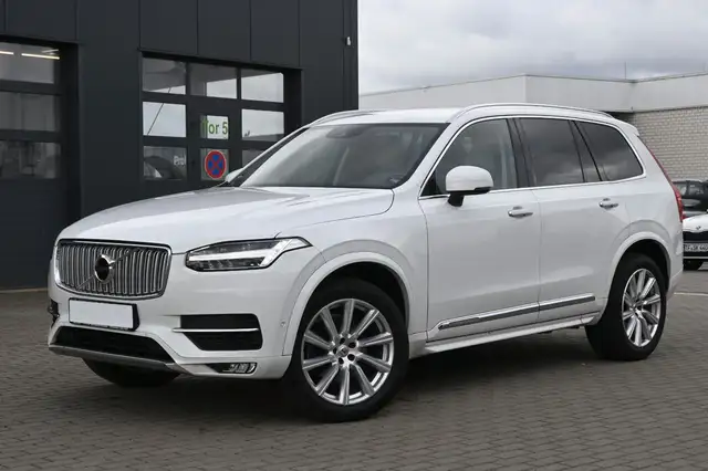 Volvo XC90 main image