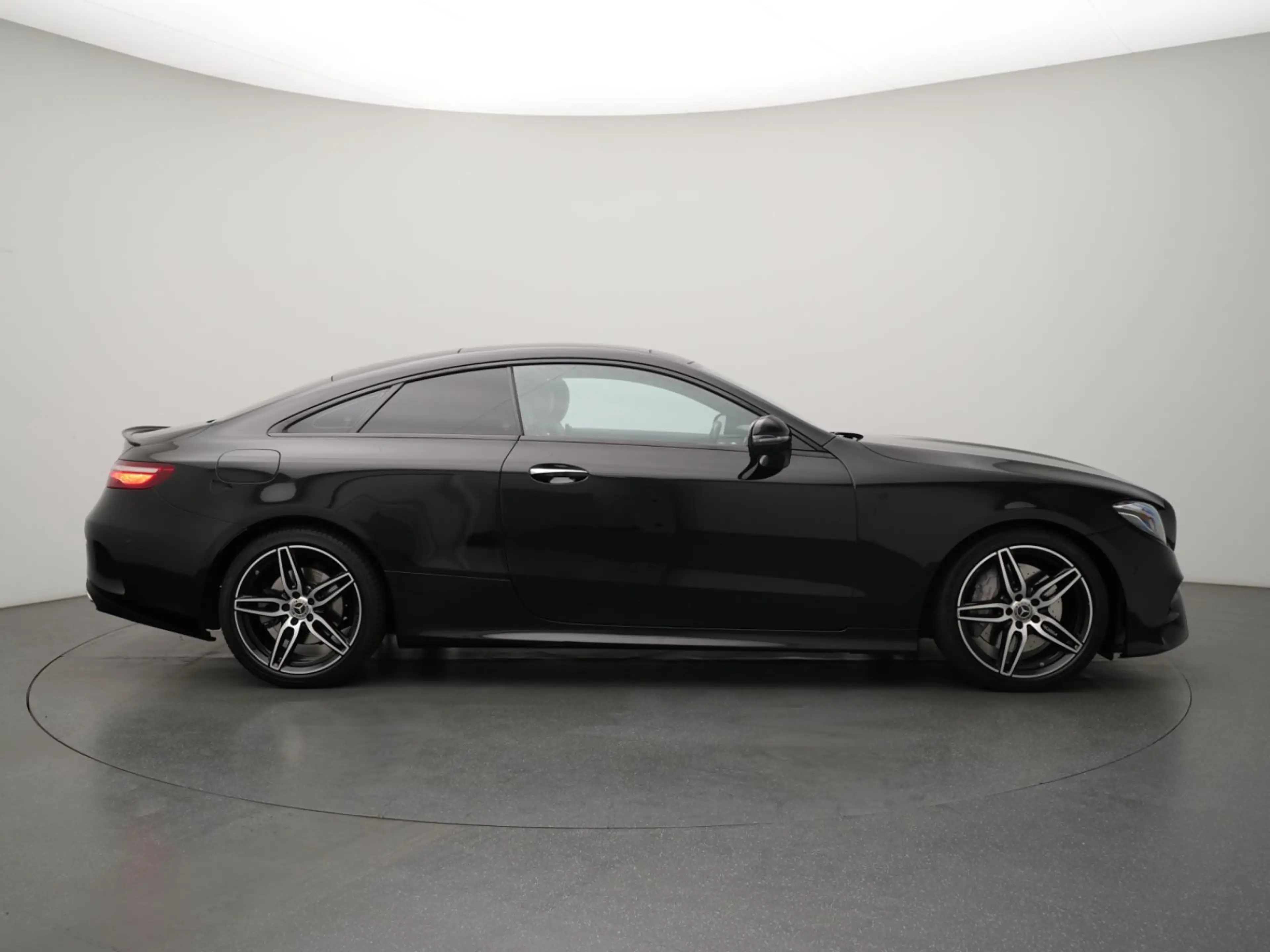Mercedes-Benz E 350 Coupe AMG Line NIGHT+BURMESTER+PANODACH — photo 6