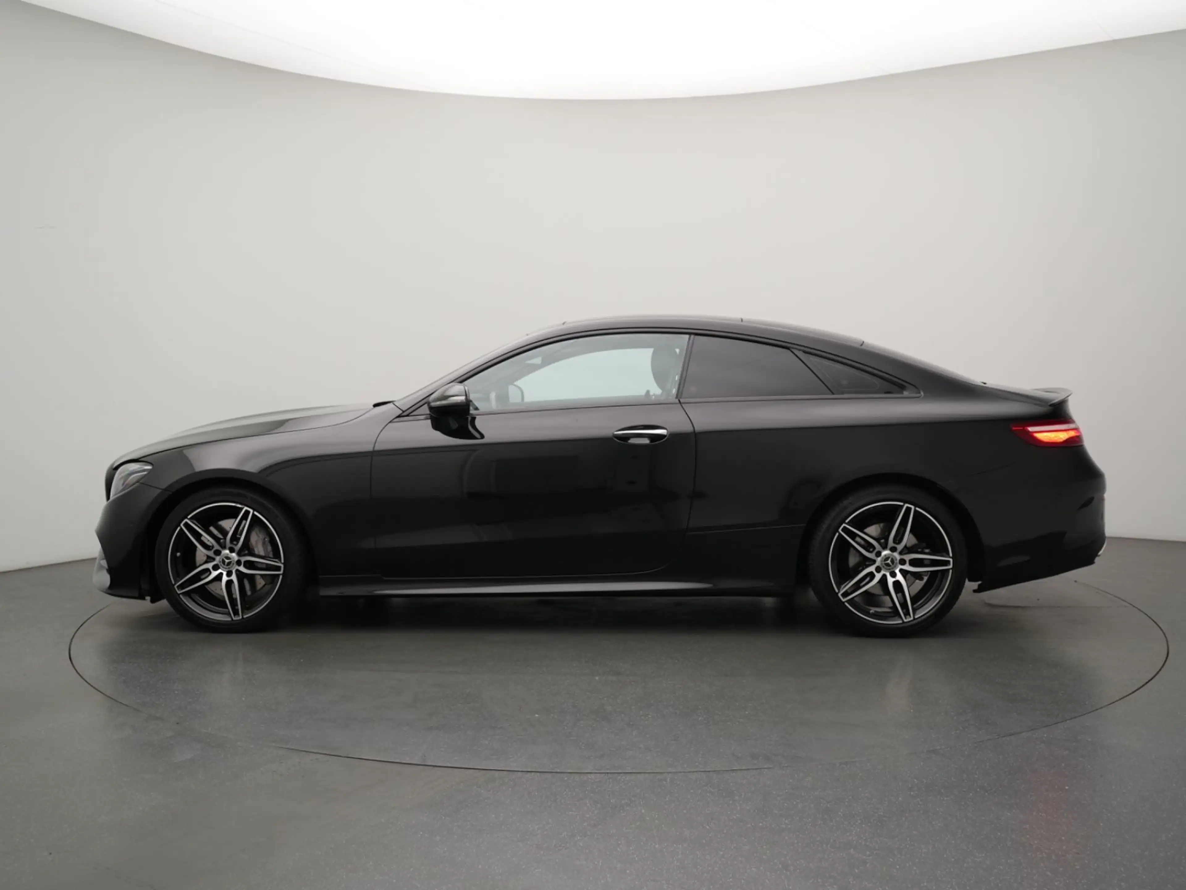 Mercedes-Benz E 350 Coupe AMG Line NIGHT+BURMESTER+PANODACH — photo 3