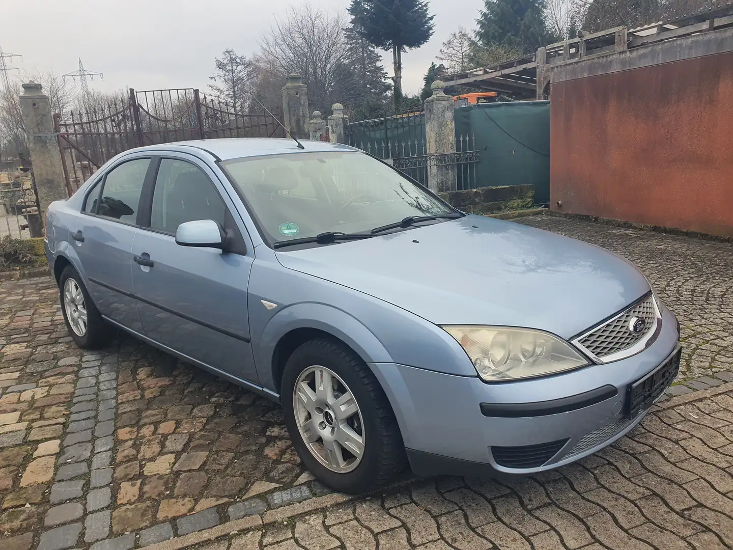 Ford Mondeo Mondeo 2.0 DI Ghia tuv neu automatik Blau - 1