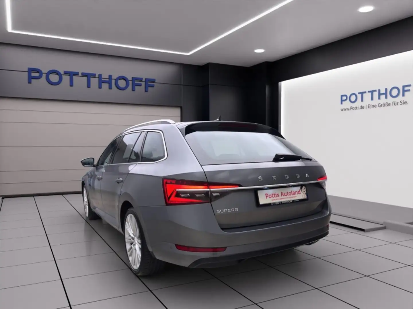 Skoda Superb Combi 2.0 TDI DSG STYLE STANDHZG AHK MATRIX 360° Grau - 2