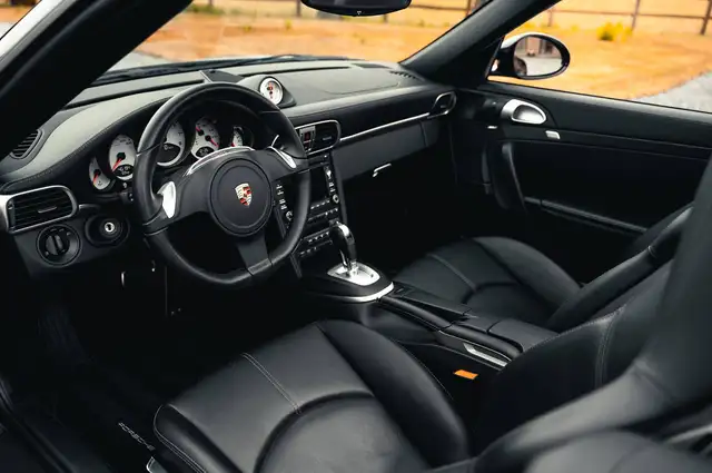 Porsche 911 view 10