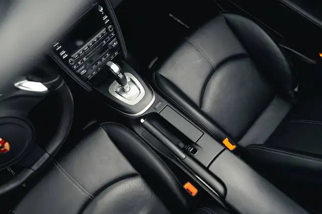 Porsche 911 view 9