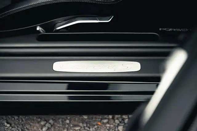 Porsche 911 view 15