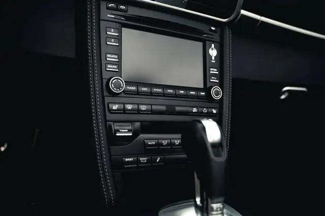 Porsche 911 view 6