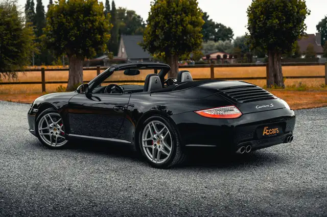 Porsche 911 main image