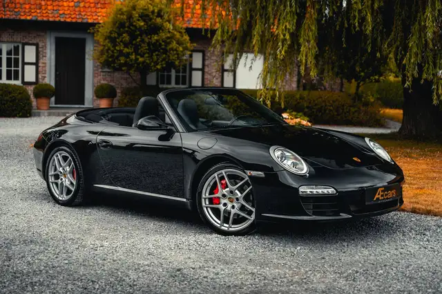 Porsche 911 view 2