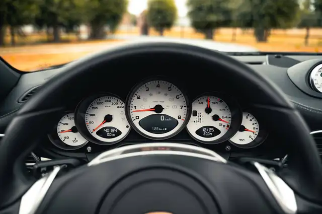 Porsche 911 view 12