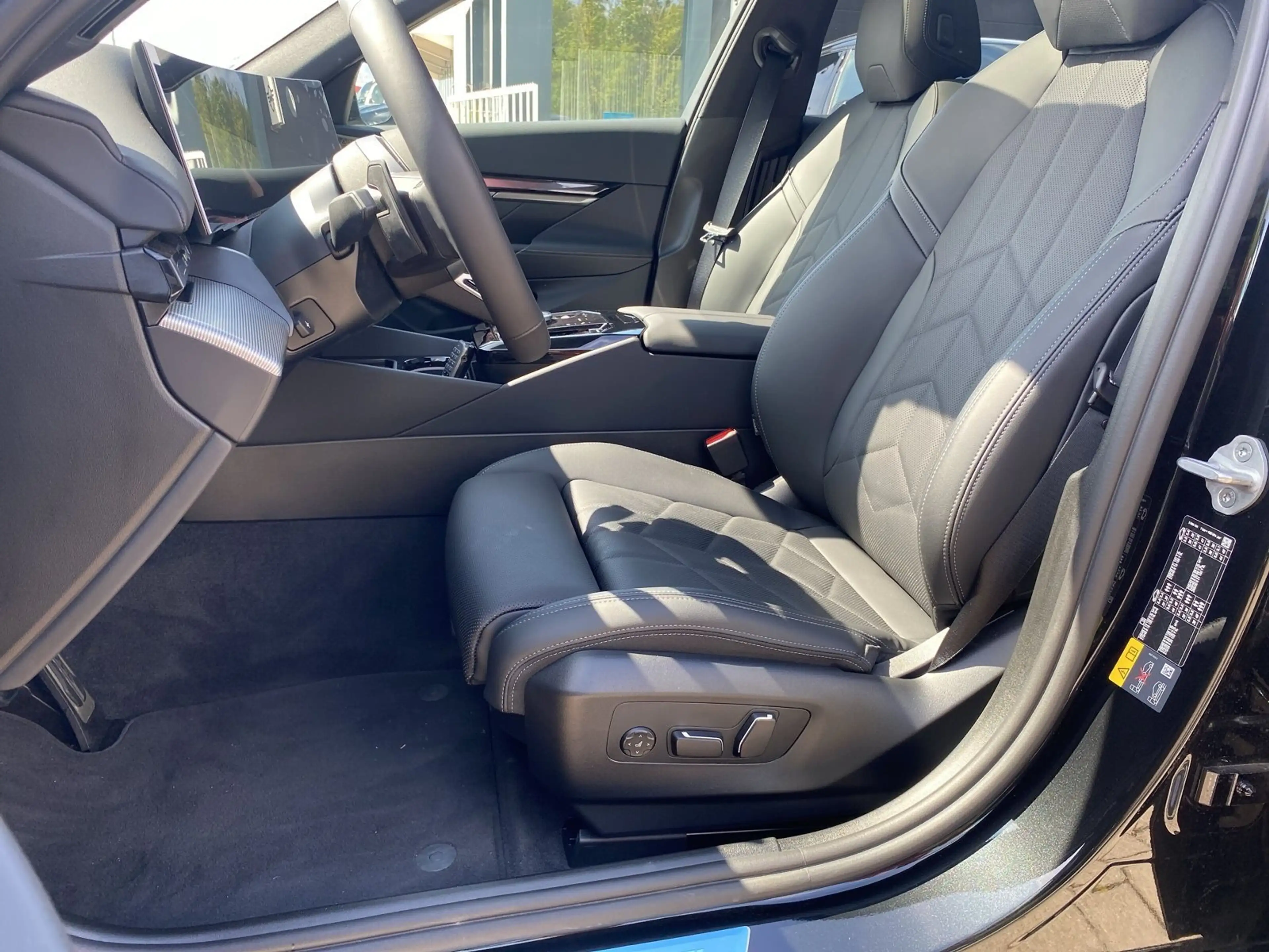 BMW 550 e xDrive Touring M Sport AHK HUD Pano B&W Autobahn — photo 9