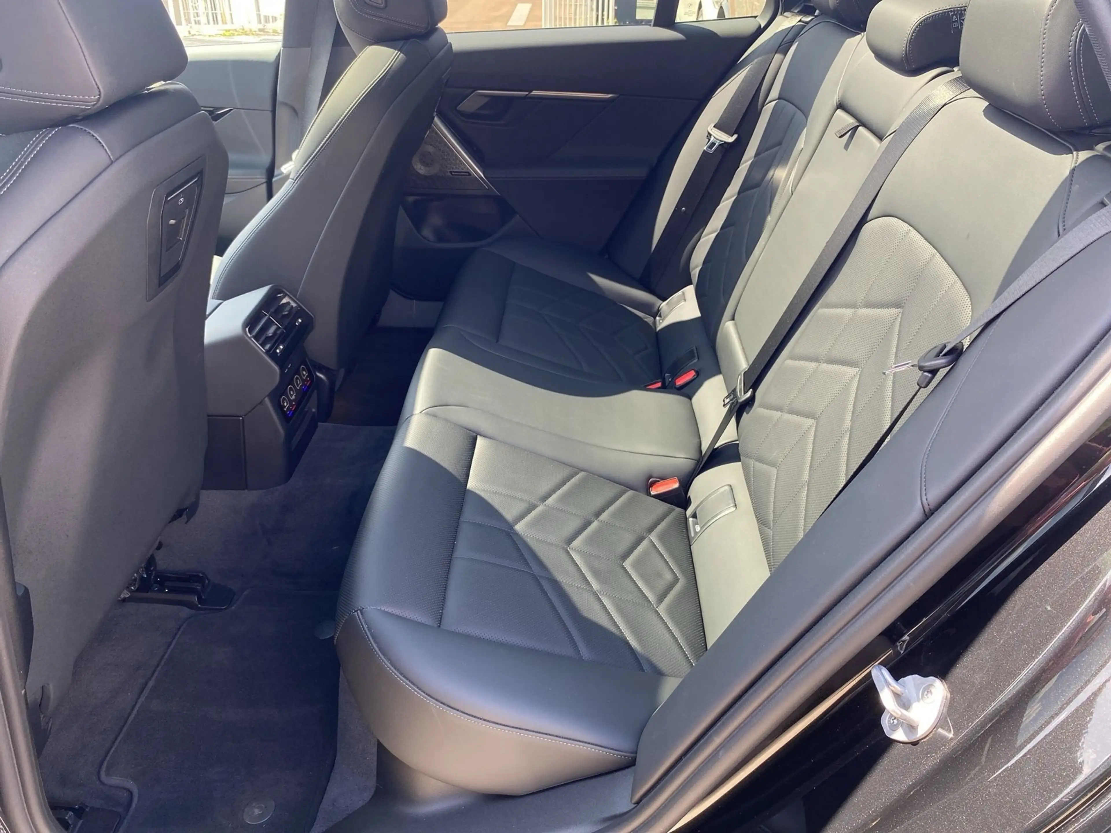 BMW 550 e xDrive Touring M Sport AHK HUD Pano B&W Autobahn — photo 12