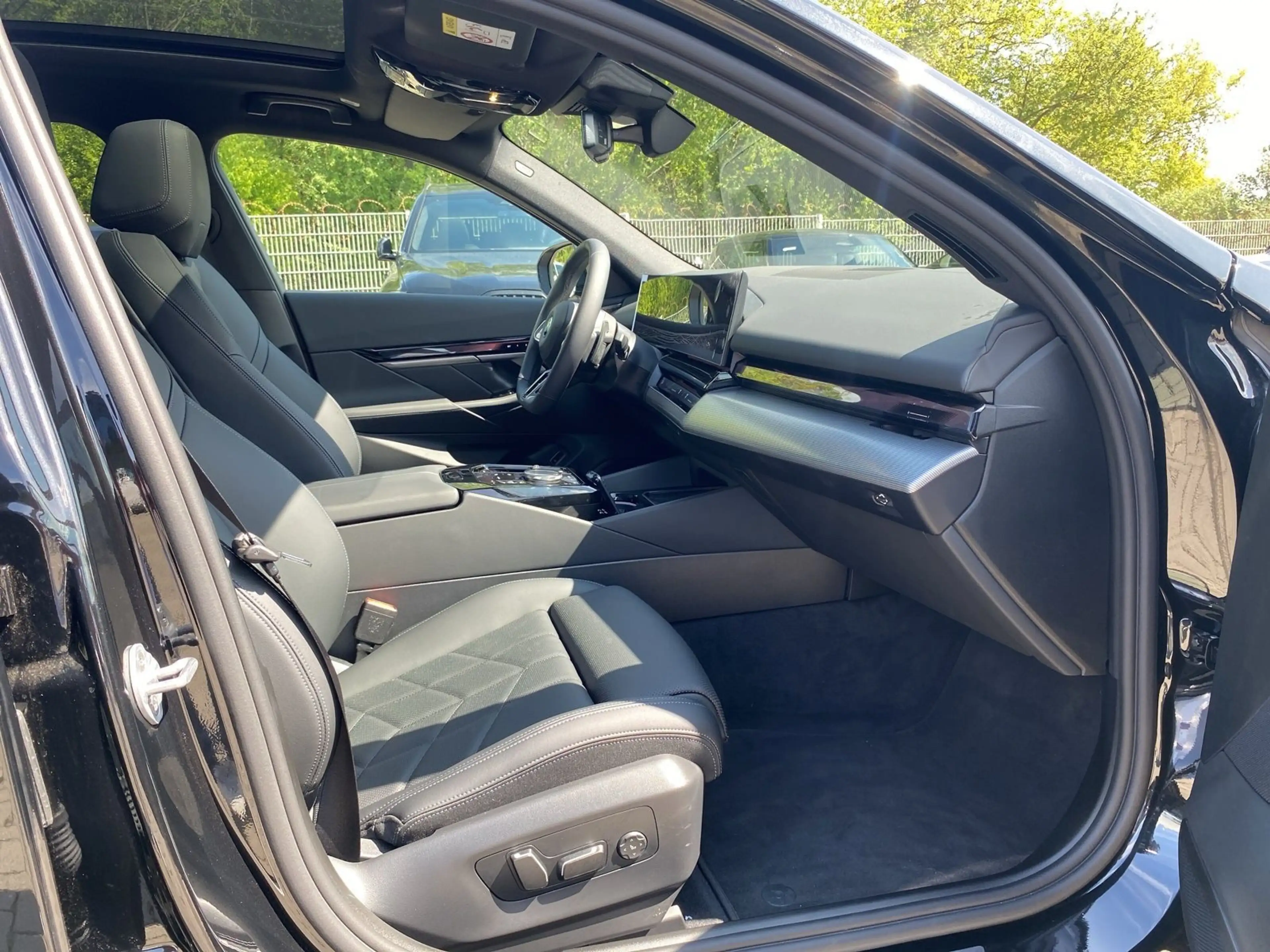 BMW 550 e xDrive Touring M Sport AHK HUD Pano B&W Autobahn — photo 11