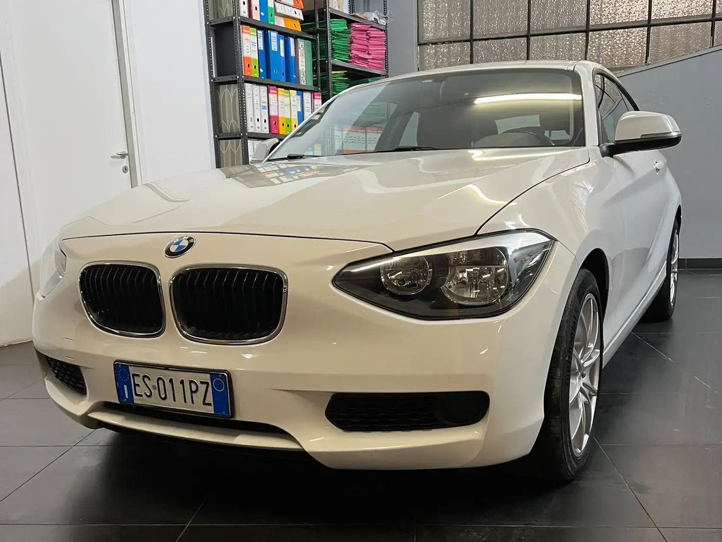 BMW 114 114i 3p Urban Wit - 2