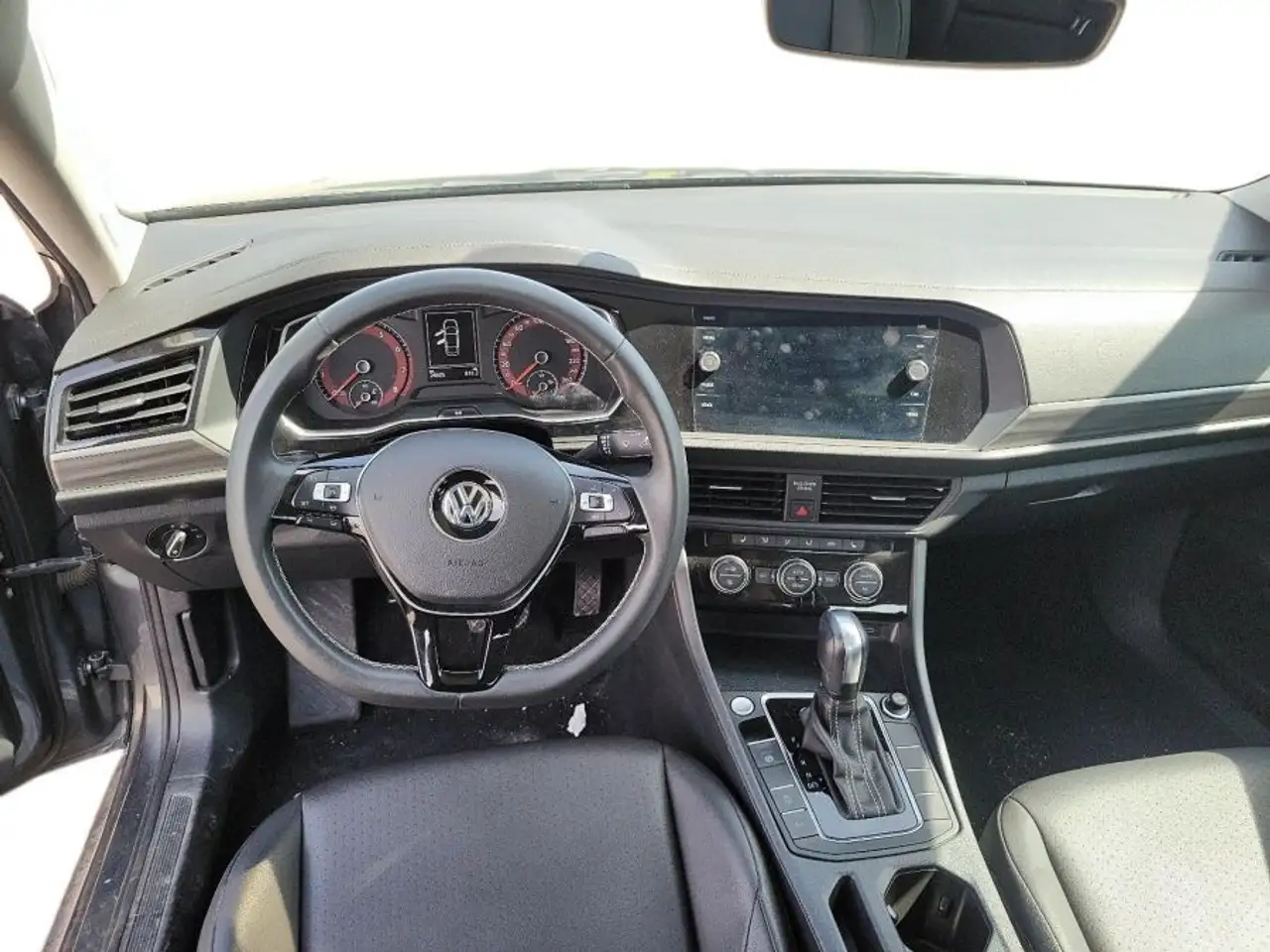 Volkswagen Jetta снимка Volkswagen Jetta
