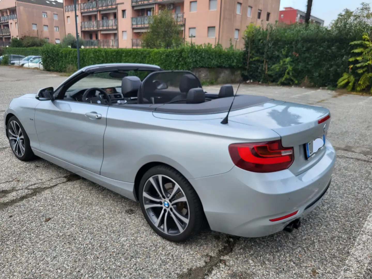 BMW 220 Cabrio Sport Diesel Plateado - 2