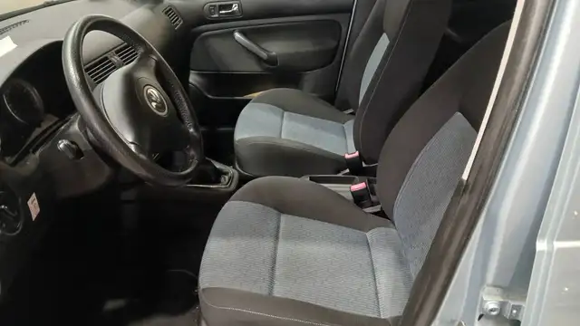 Volkswagen Bora view 5
