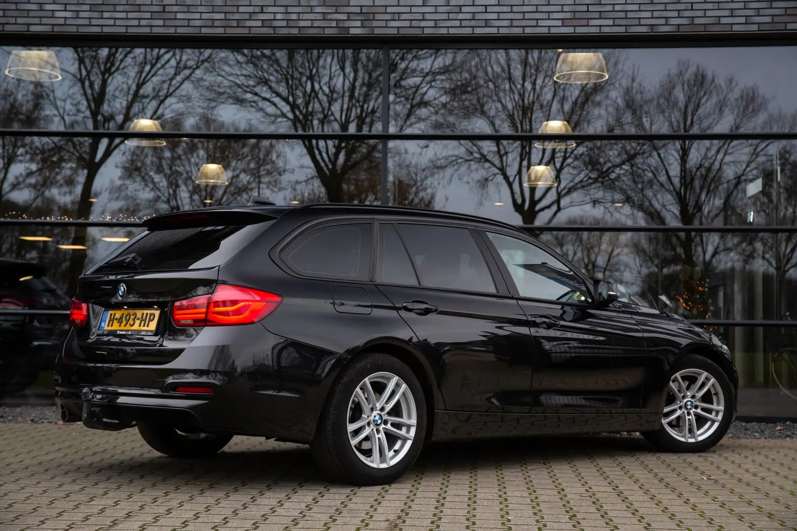 BMW 318 3-serie Touring 318d Centennial Executive , Trekha Schwarz - 2