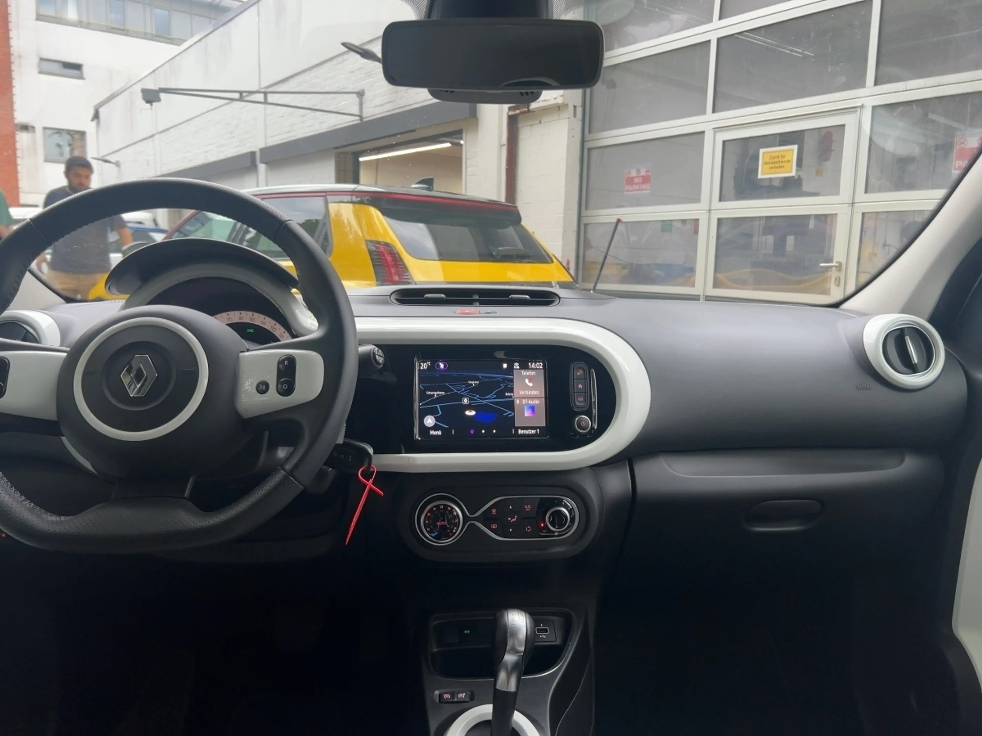 Renault Twingo E-TECH Techno — photo 12
