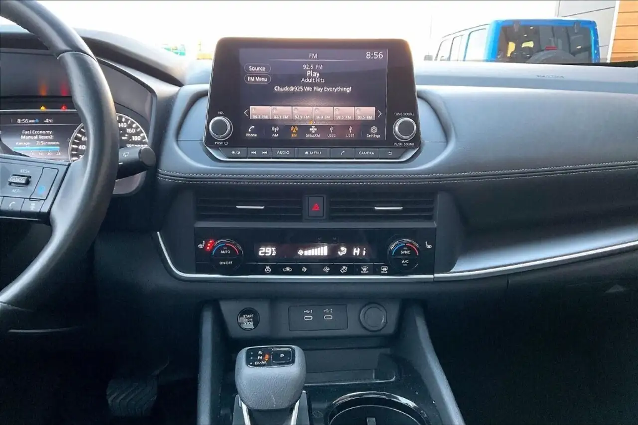 Nissan Rogue снимка Nissan Rogue