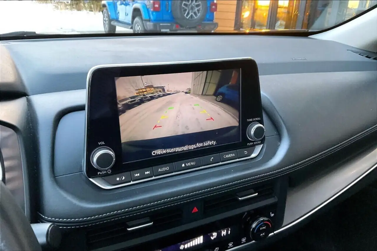 Nissan Rogue снимка Nissan Rogue
