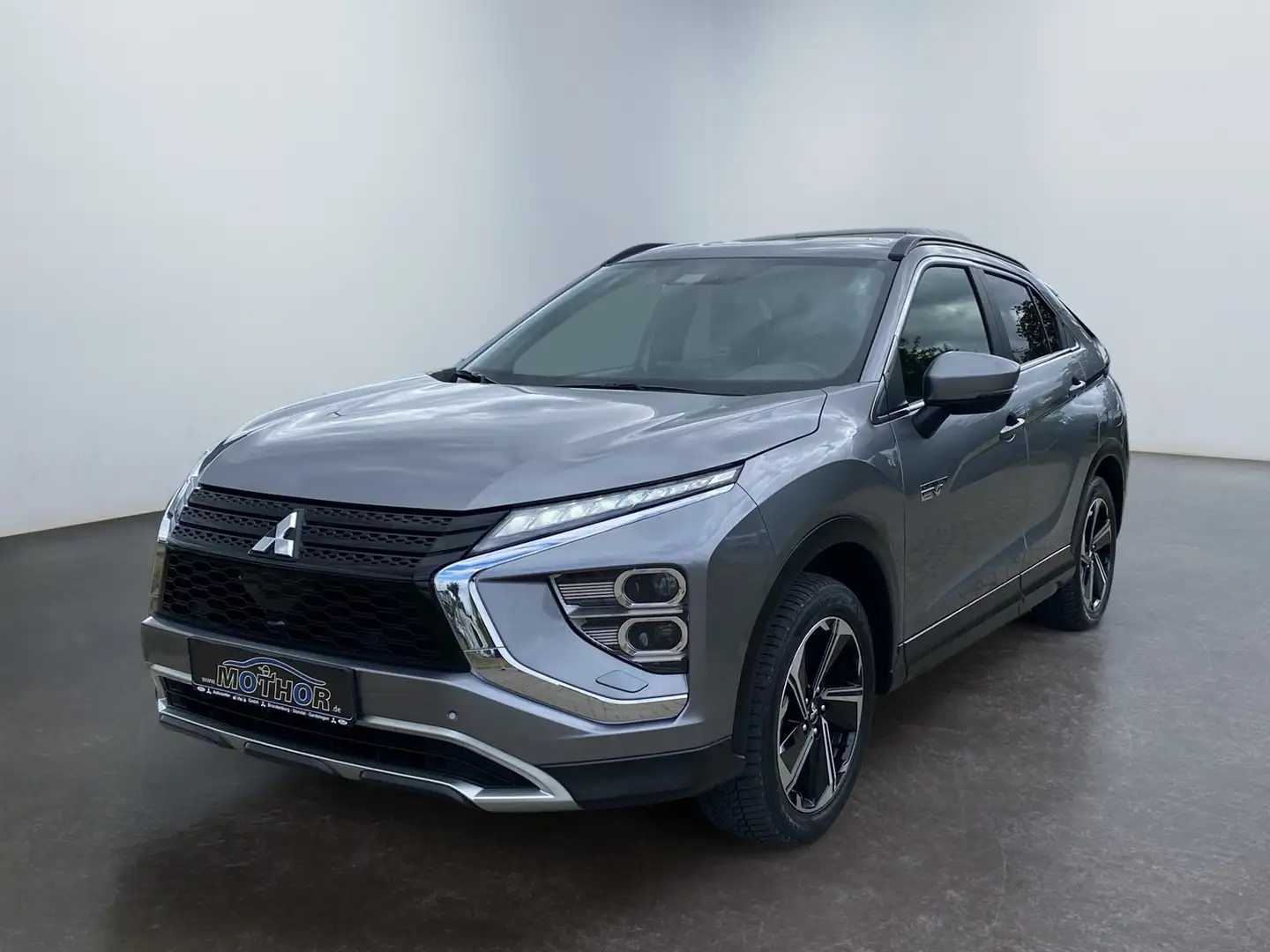 Mitsubishi Eclipse Cross Plus 2.4 PHEV TEMP PDC KAM Grau - 2