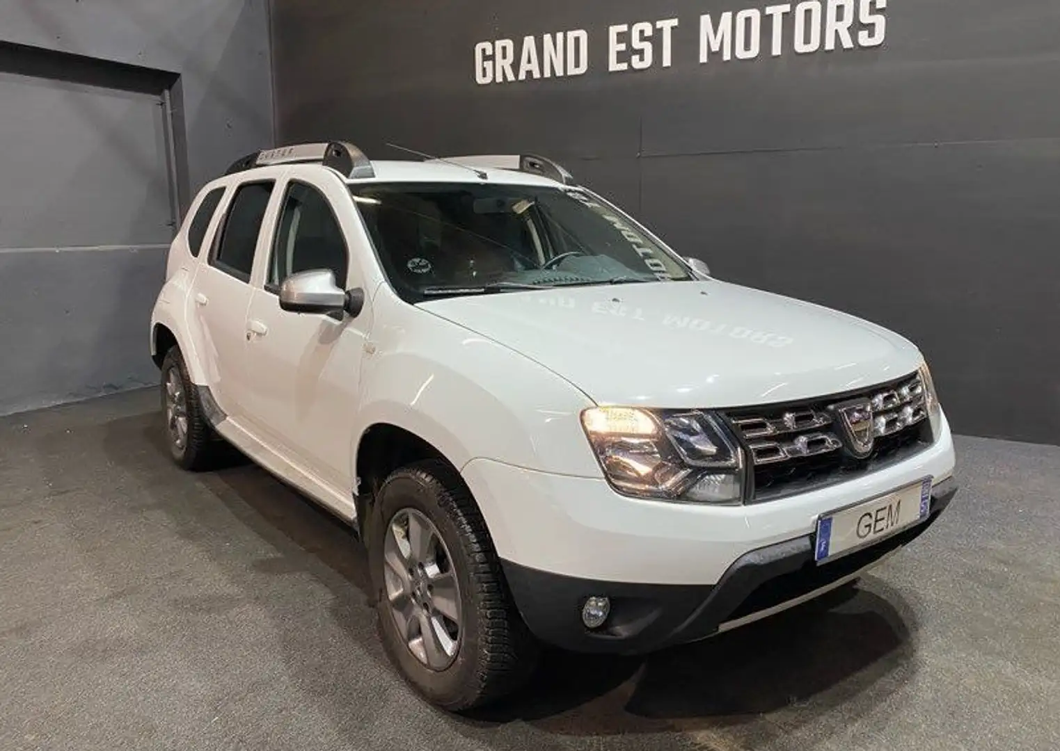 Dacia Duster 1.5 DCI PRESTIGE (110cv) GPS Bluetooth régulateur de vitesse attelage sièges chauffants radar stationnement distribution Blanc - 1