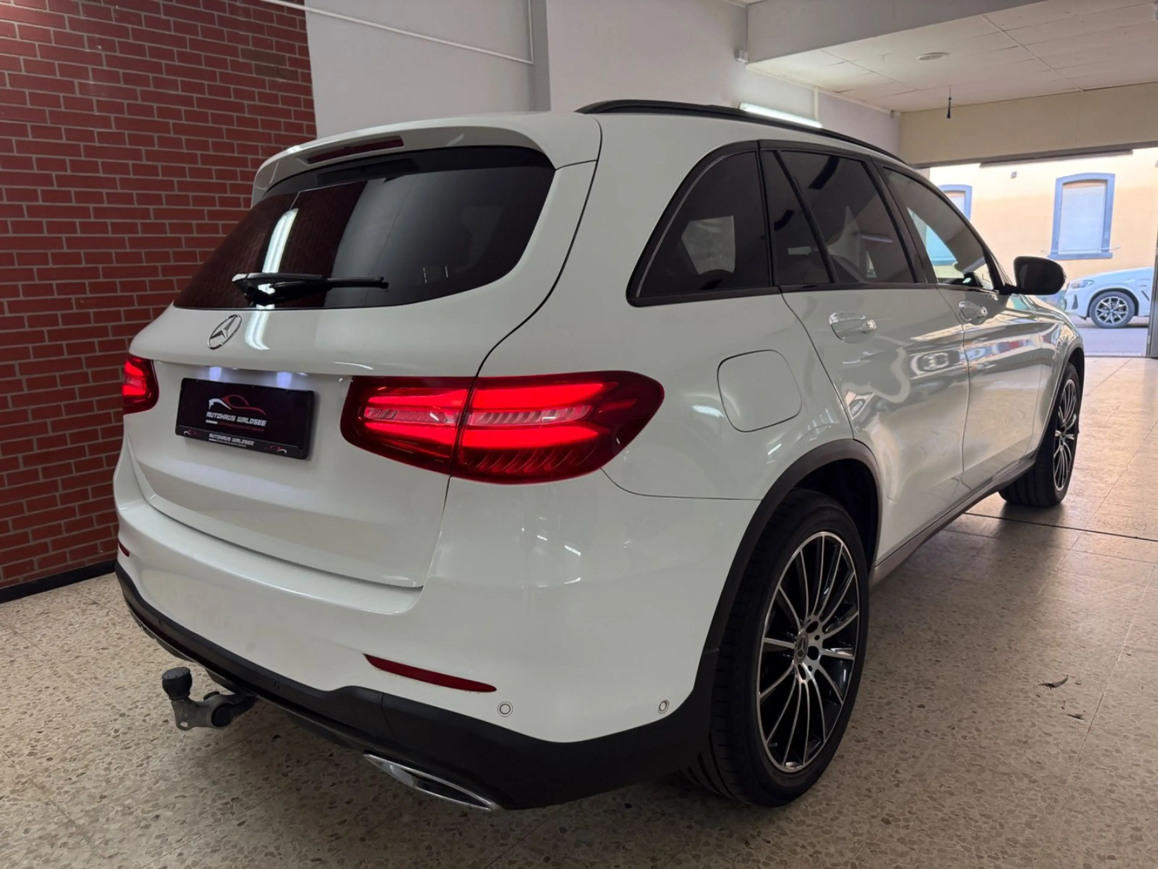 Mercedes-Benz GLC 250 AMG* Panorama* 360 Kamera* AHK* — photo 4