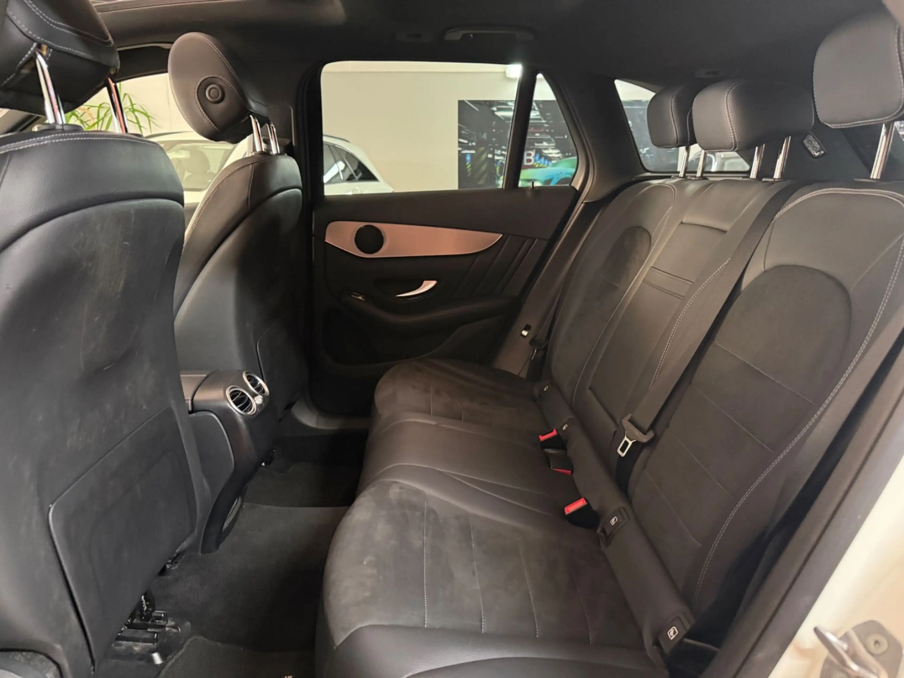 Mercedes-Benz GLC 250 AMG* Panorama* 360 Kamera* AHK* — photo 11