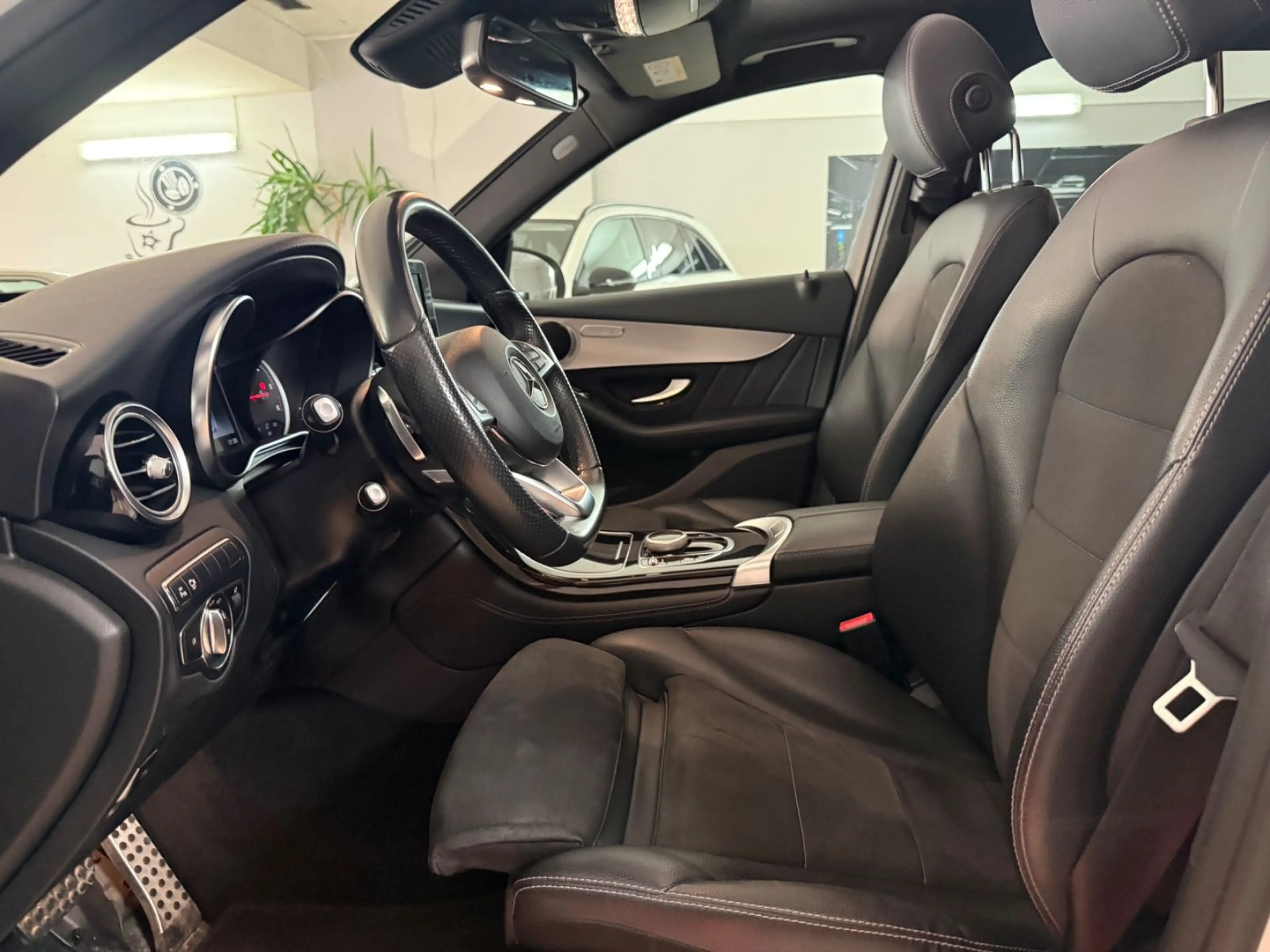 Mercedes-Benz GLC 250 AMG* Panorama* 360 Kamera* AHK* — photo 9