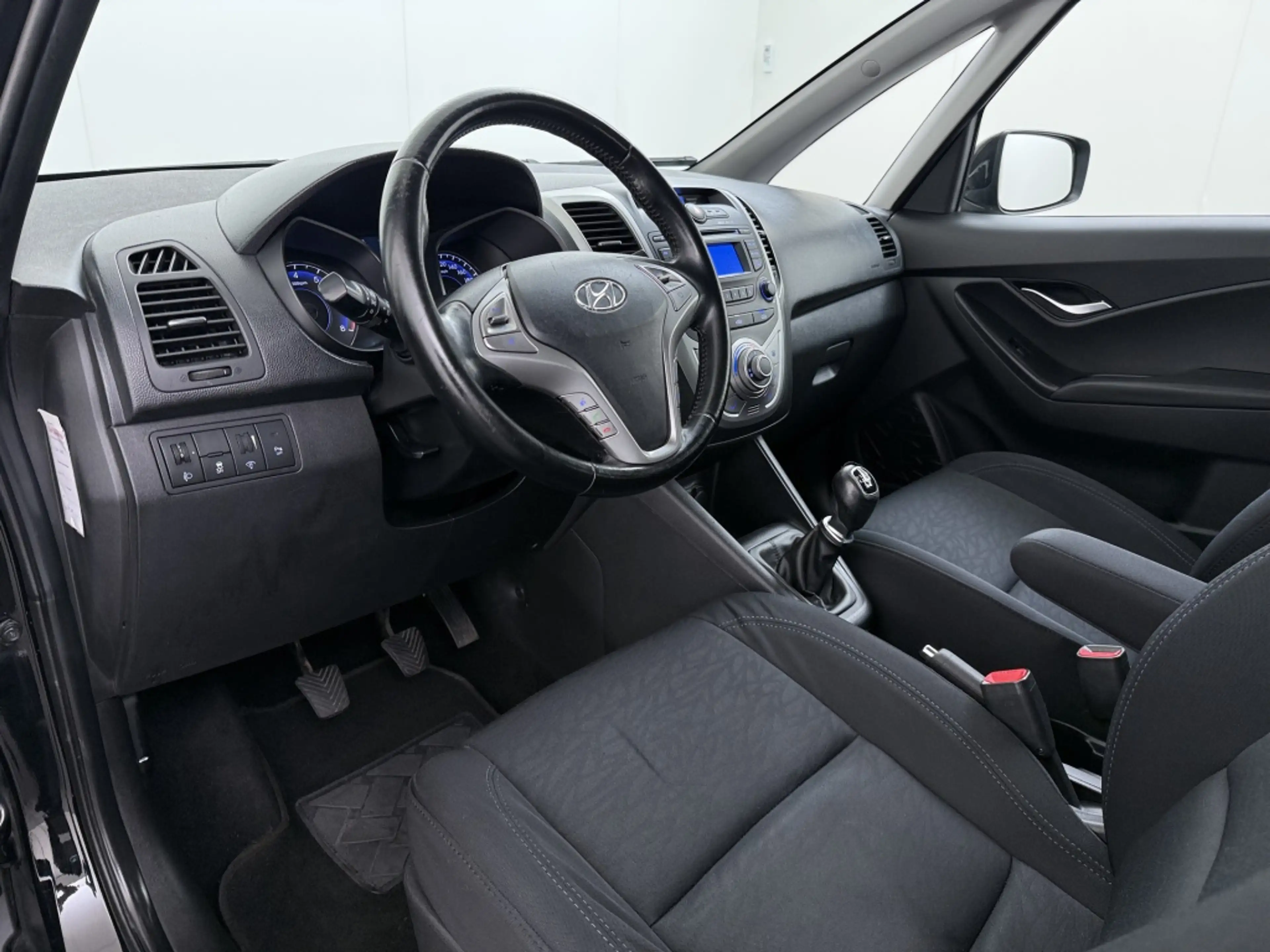 Hyundai iX20 1.4i i-Vision — photo 13