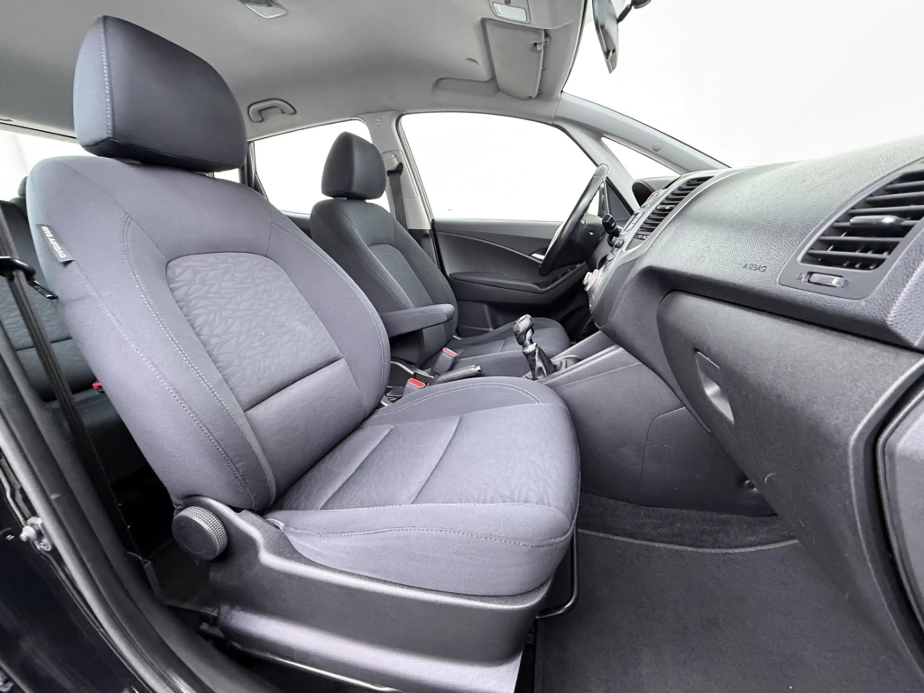 Hyundai iX20 1.4i i-Vision — photo 32