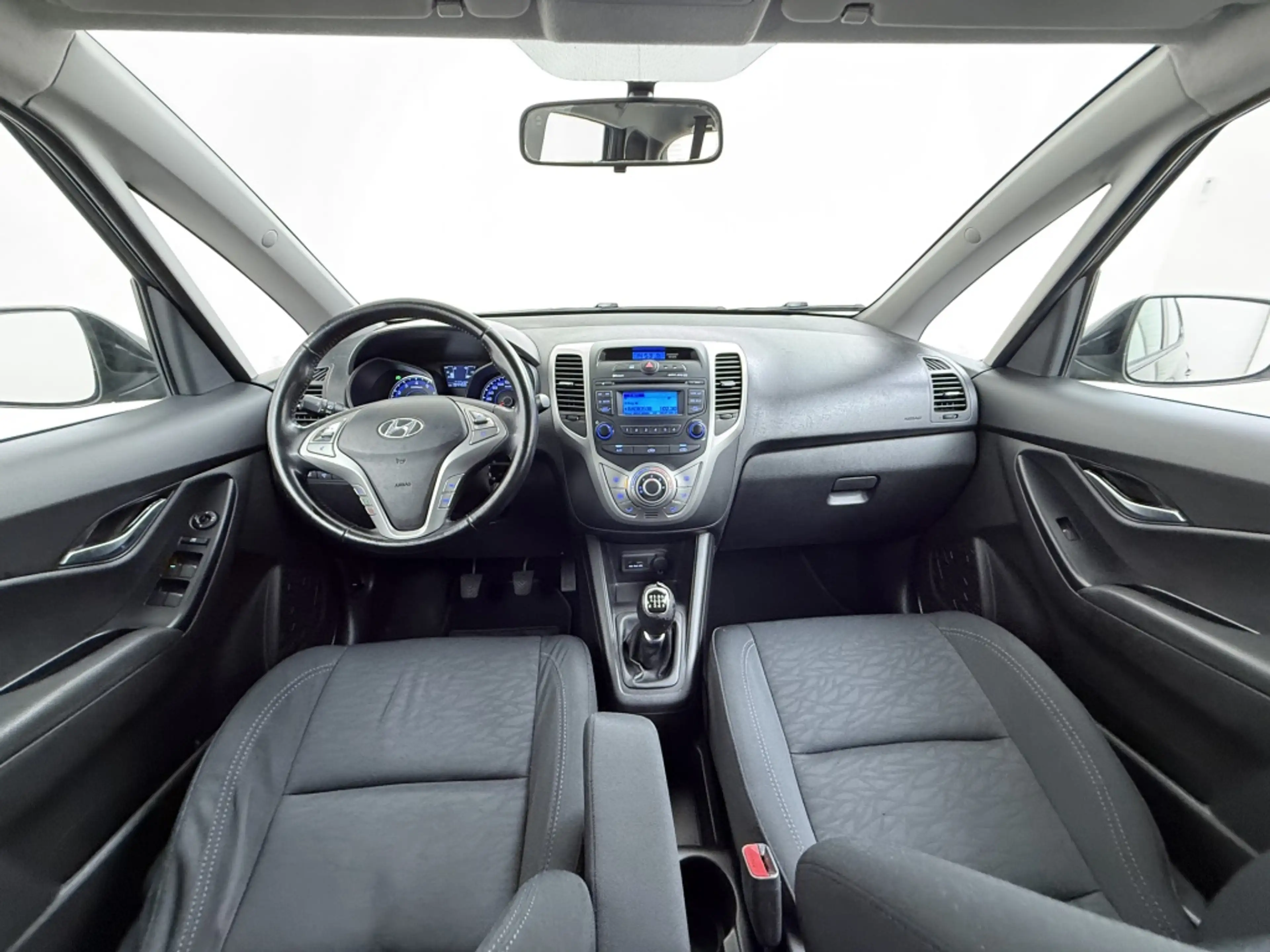 Hyundai iX20 1.4i i-Vision — photo 18