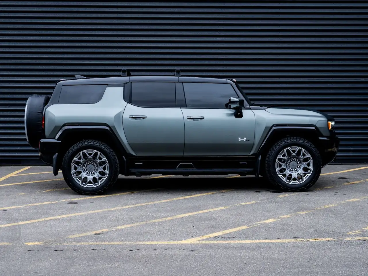 GMC HUMMER EV SUV снимка GMC HUMMER EV SUV