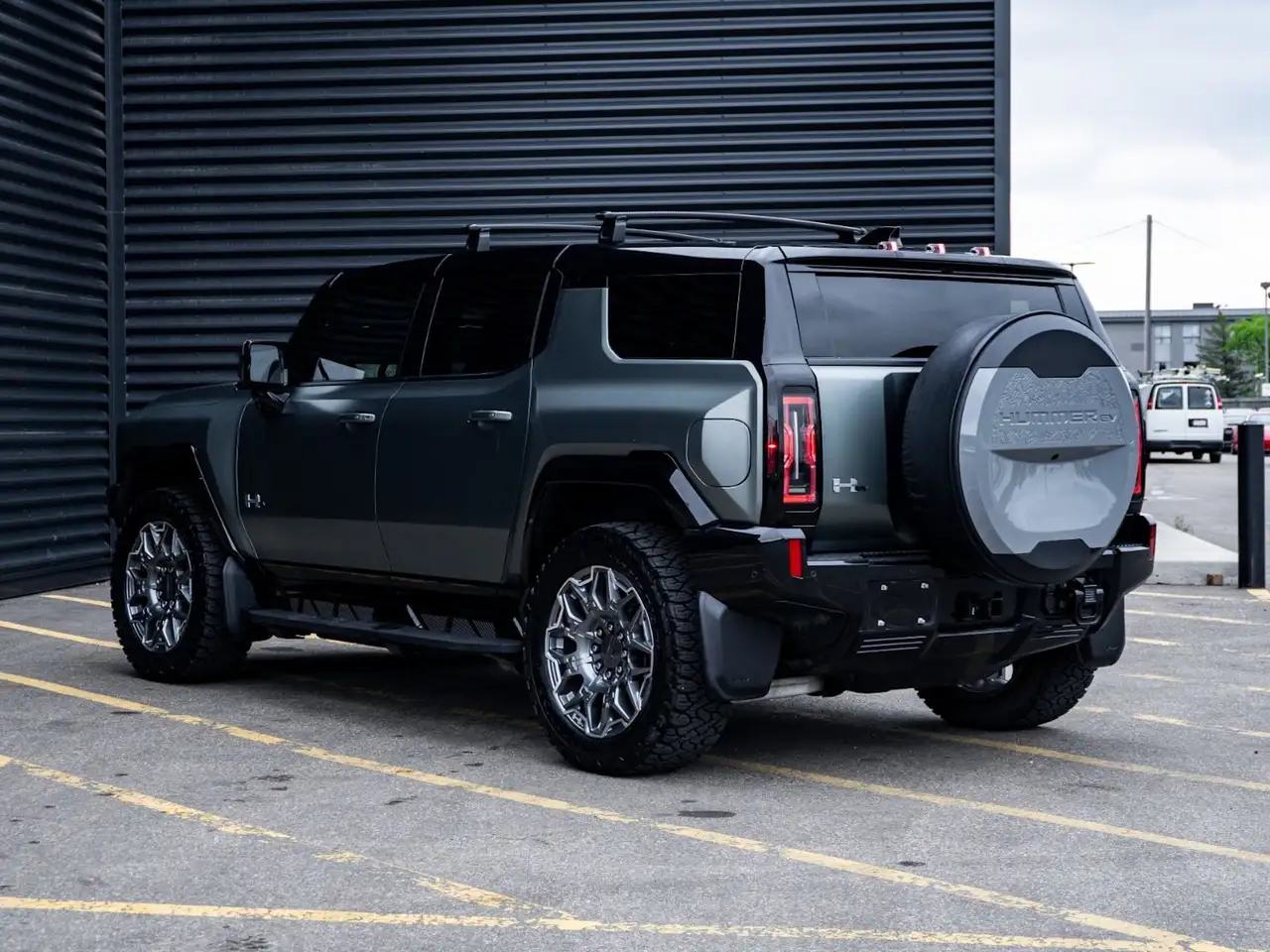 GMC HUMMER EV SUV снимка GMC HUMMER EV SUV