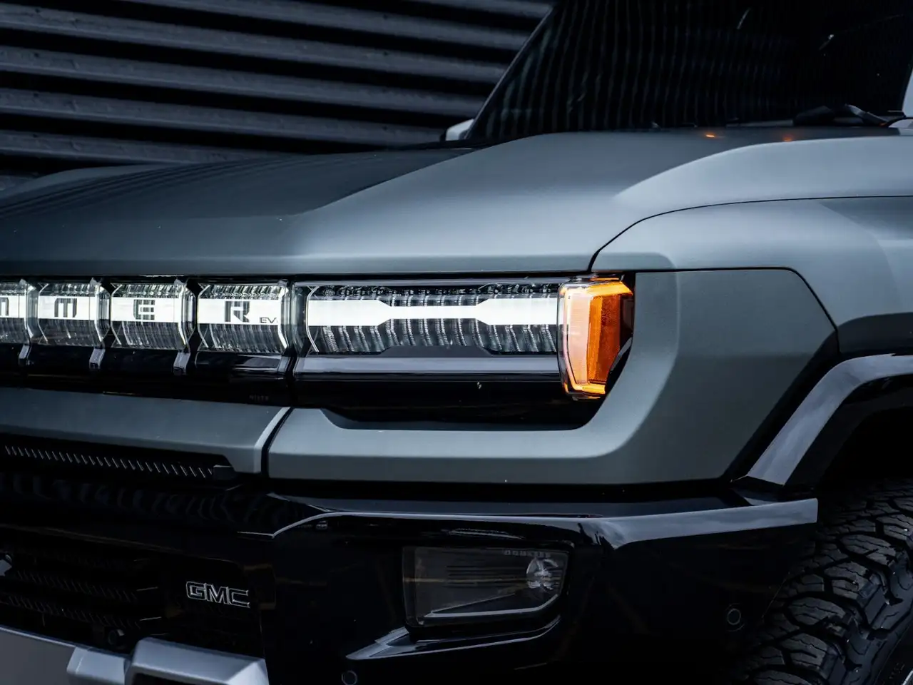 GMC HUMMER EV SUV снимка GMC HUMMER EV SUV