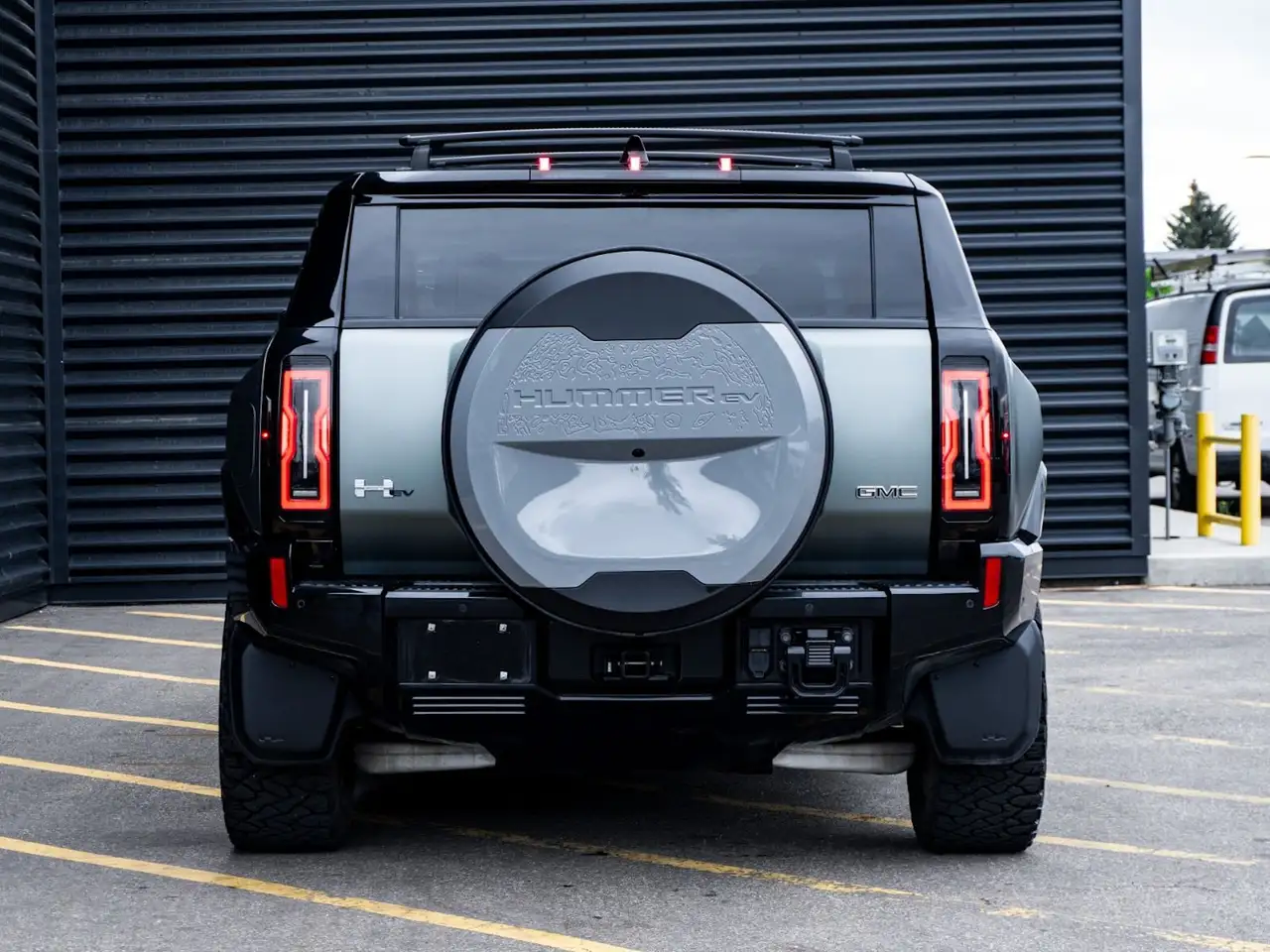 GMC HUMMER EV SUV снимка GMC HUMMER EV SUV