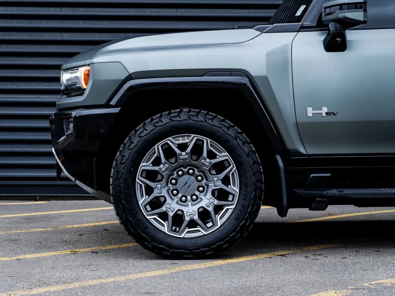 GMC HUMMER EV SUV снимка GMC HUMMER EV SUV