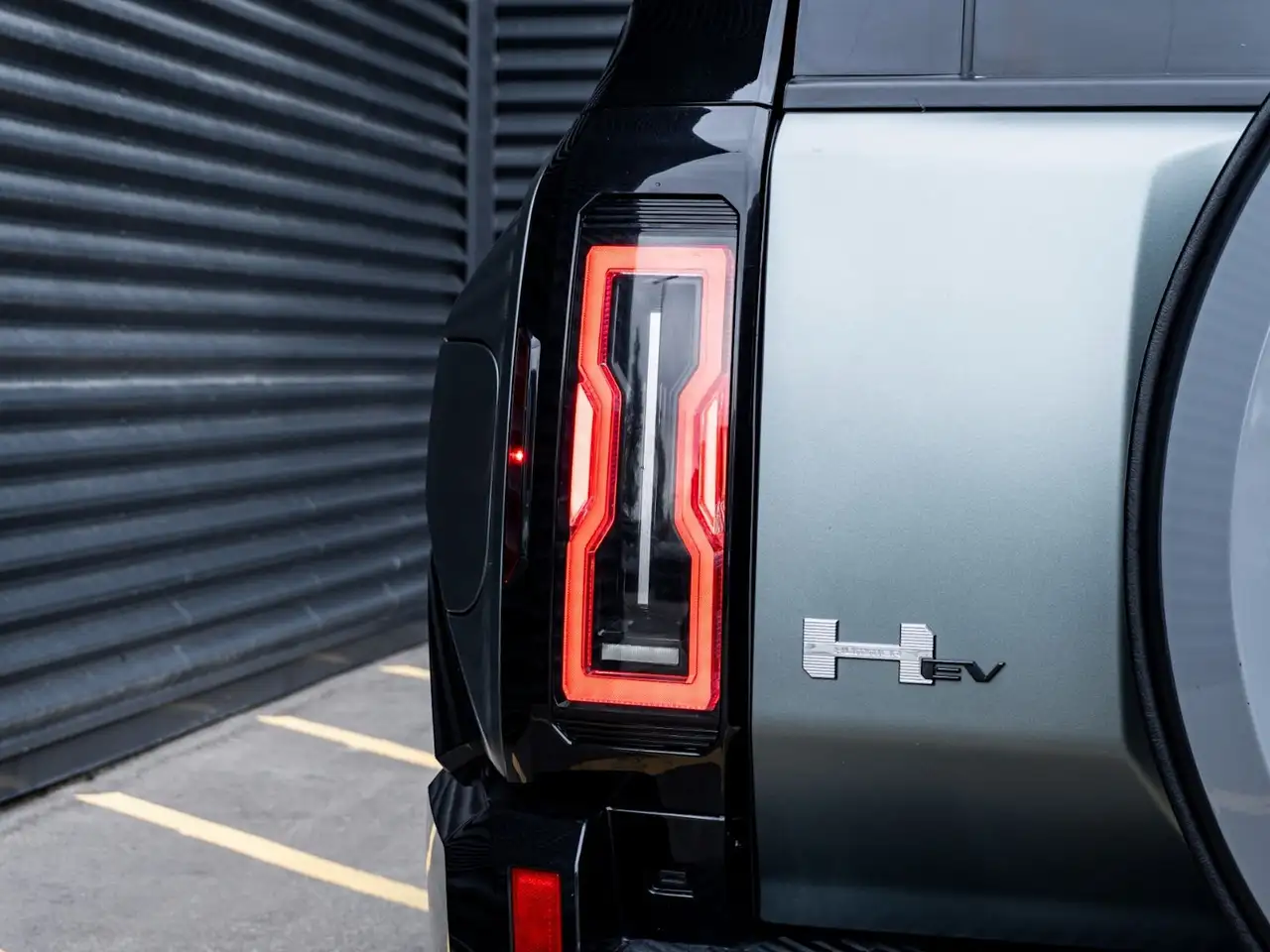 GMC HUMMER EV SUV снимка GMC HUMMER EV SUV