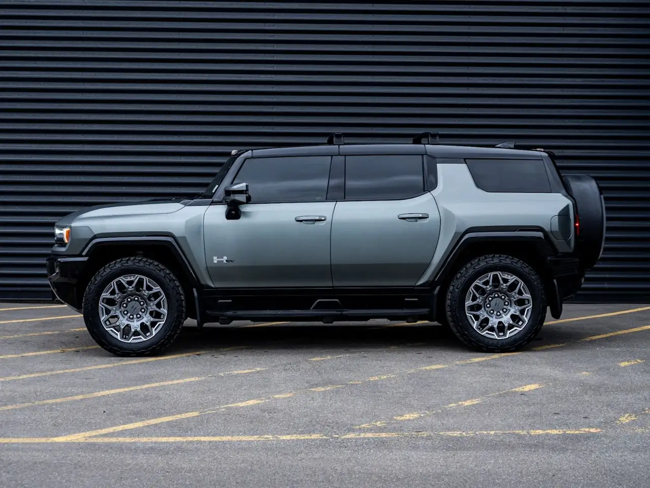 GMC HUMMER EV SUV снимка GMC HUMMER EV SUV