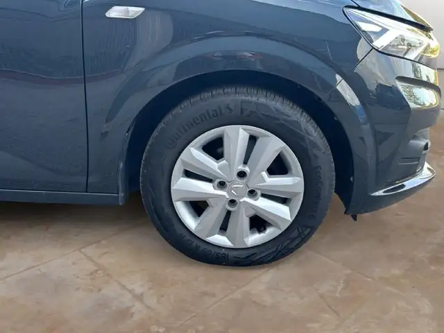 Dacia Sandero view 6